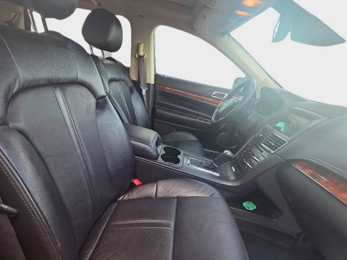 Used 2016 Lincoln MKT AWD image 12