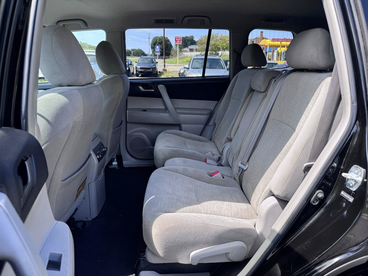 Used 2013 Toyota Highlander Plus FWD image 12
