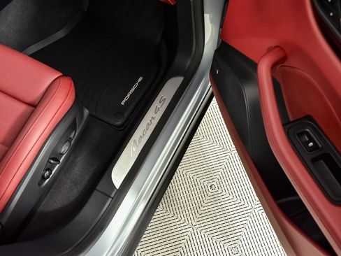 Certified 2025 Porsche Macan 4S Electric w/ Premium Package image 26