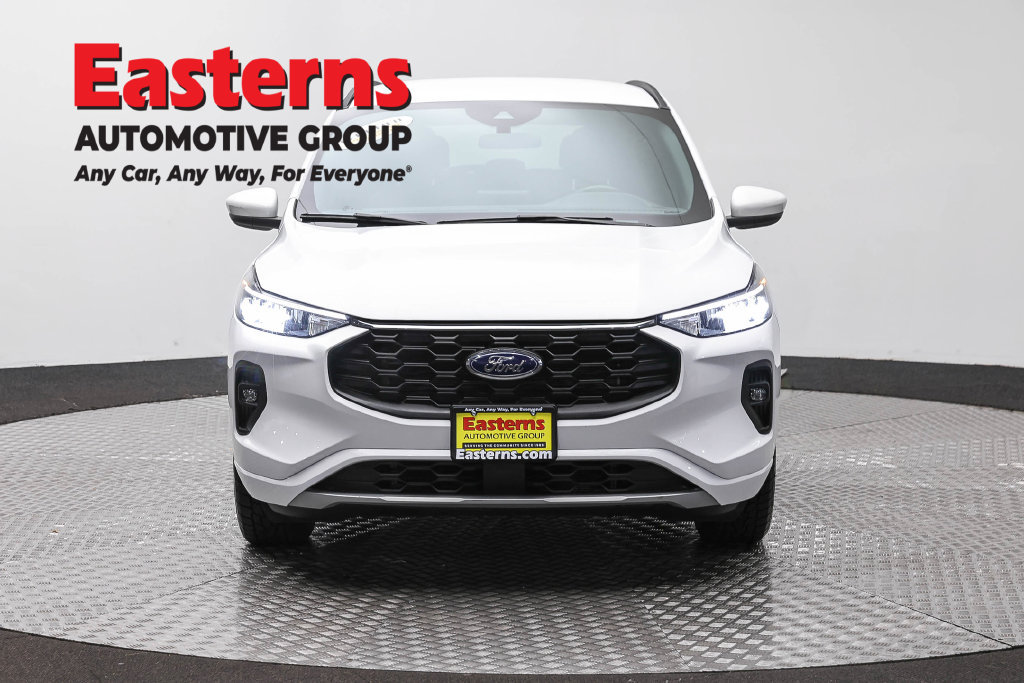 Used 2023 Ford Escape ST-Line Select AWD/4WD image 3