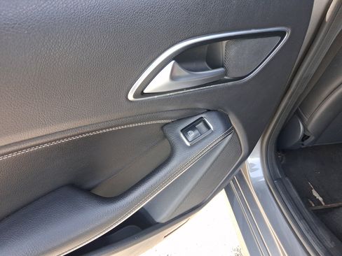 Used 2014 Mercedes-Benz CLA 250 image 28