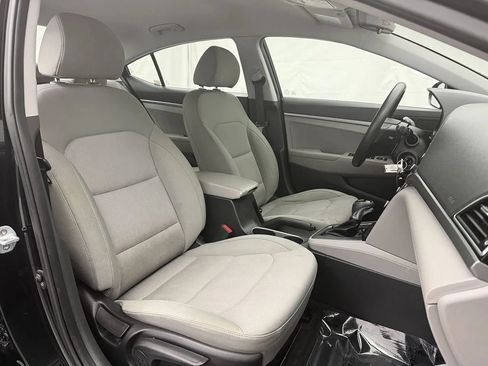 Used 2017 Hyundai Elantra SE FWD image 17