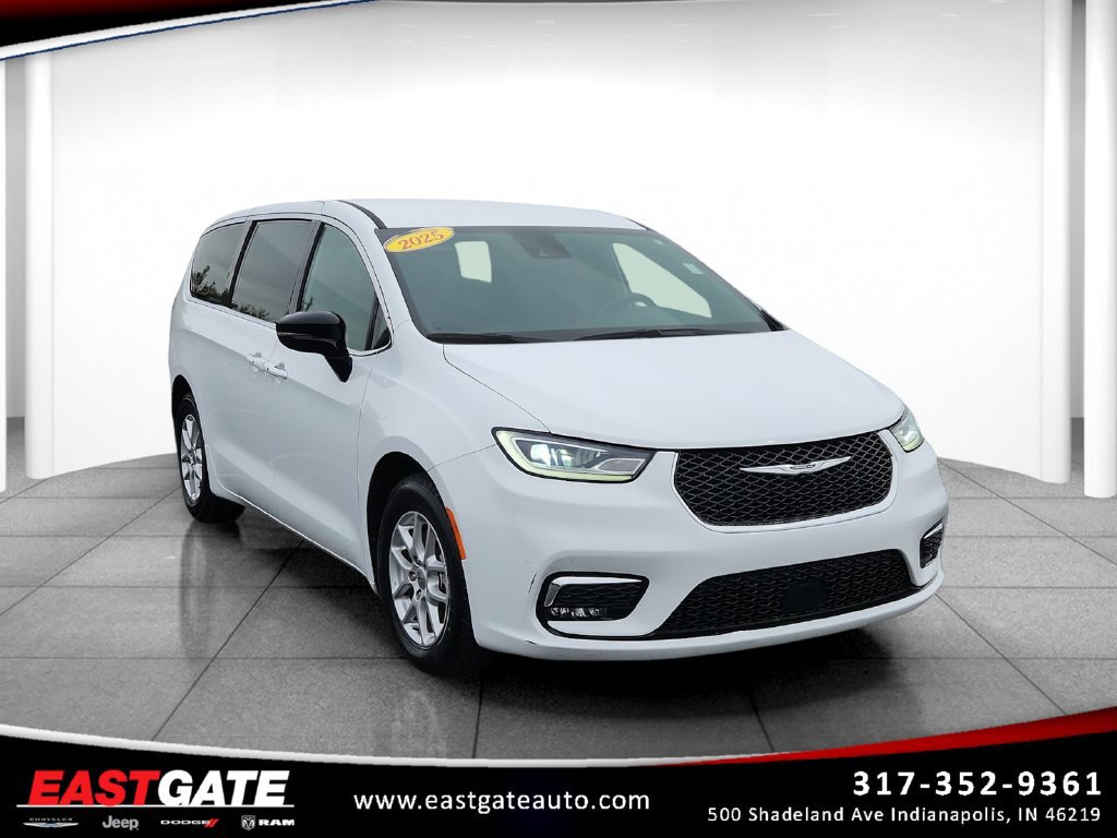 Used 2025 Chrysler Pacifica Select FWD image 1