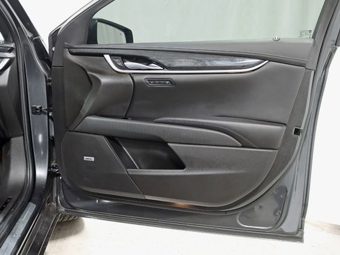 Used 2018 Cadillac XTS Vsport Platinum image 34