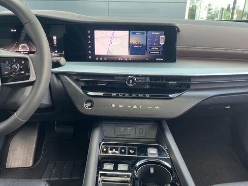 Certified 2025 Nissan Murano Platinum w/ Cargo Package AWD/4WD image 23