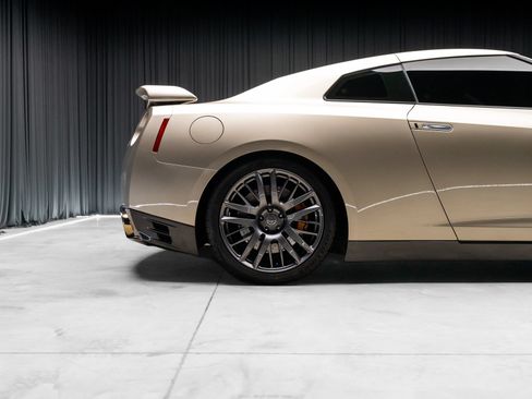 Used 2016 Nissan GT-R Premium AWD/4WD image 31