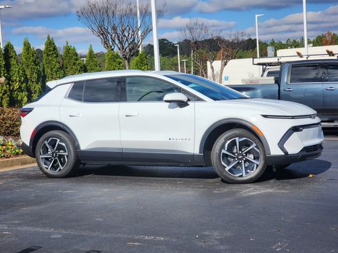 New 2026 Chevrolet Equinox EV LT image 3