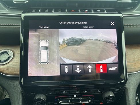 Used 2022 Jeep Grand Cherokee L Summit w/ Luxury Tech Group V image 28