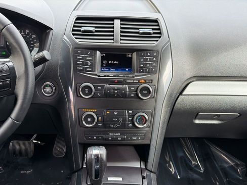 Used 2018 Ford Explorer XLT image 19