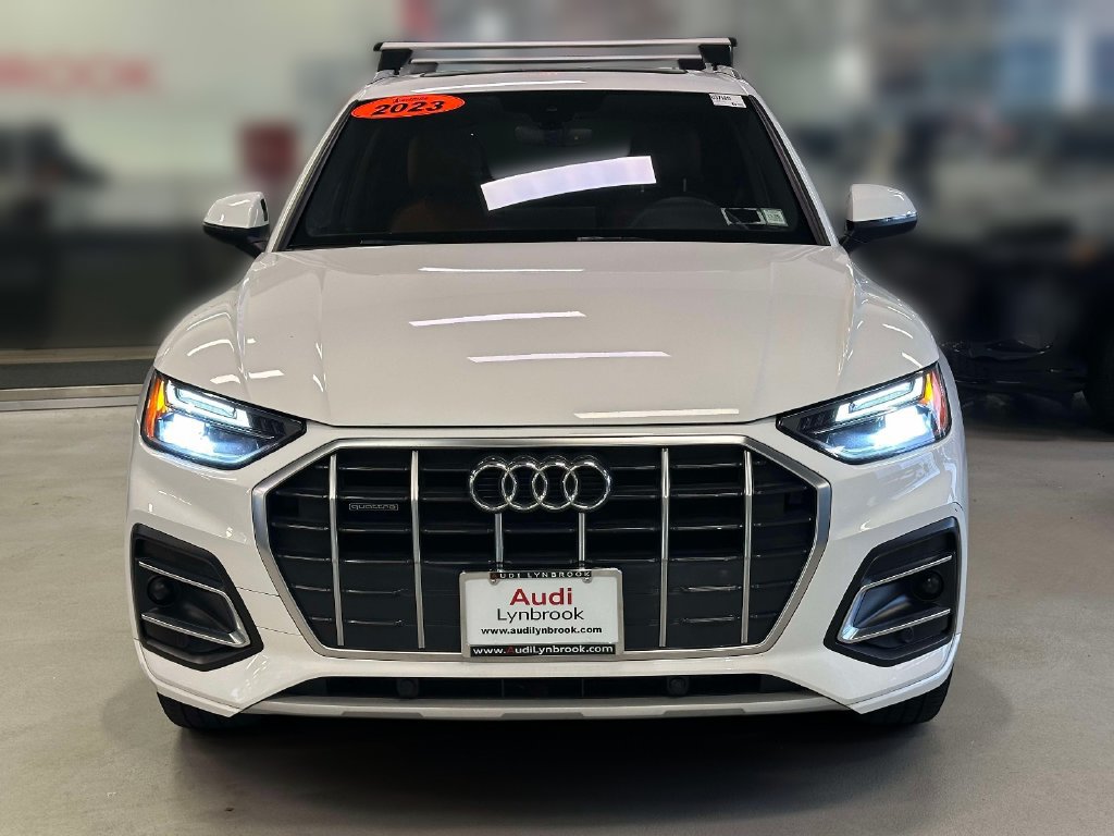 Used 2023 Audi Q5 2.0T Premium w/ Convenience Package AWD/4WD image 2