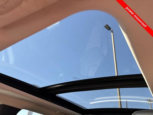 Used 2017 Jeep Cherokee Limited image 3