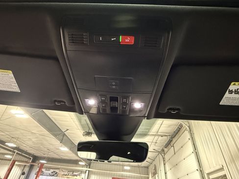 Used 2022 Volkswagen Tiguan SEL R-Line image 29