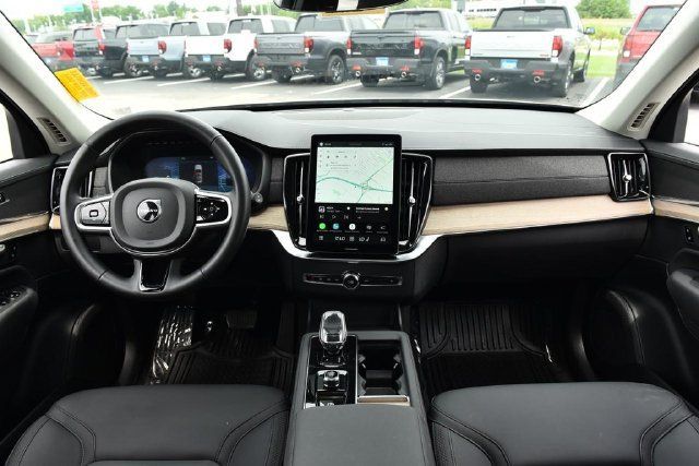 Used 2025 Volvo XC90 B6 Plus AWD/4WD image 7