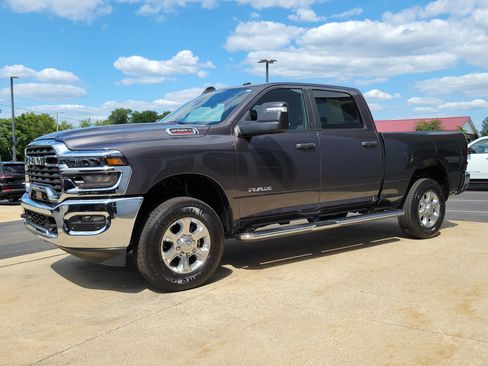 Used 2025 RAM 2500 Big Horn AWD/4WD image 2
