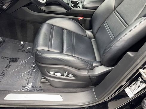 Used 2021 Porsche Cayenne Coupe image 25