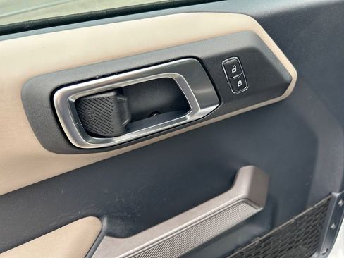 Used 2023 Ford Bronco Wildtrak image 23