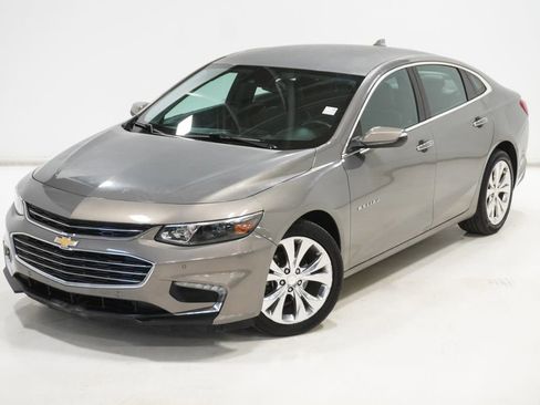 Used 2018 Chevrolet Malibu Premier w/ Driver Confidence Package image 2