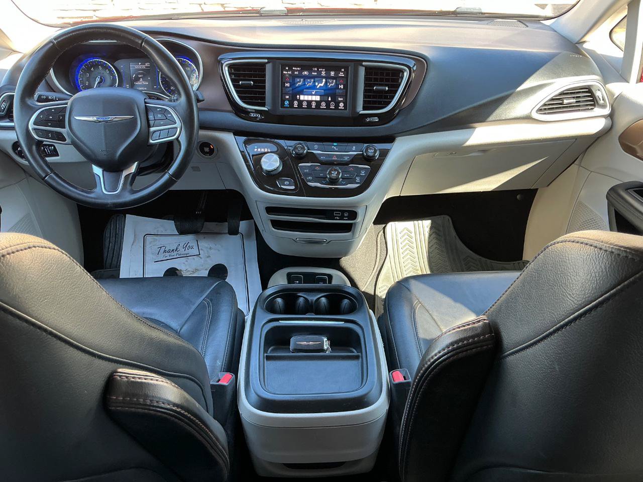 Used 2018 Chrysler Pacifica Touring-L w/ Tire & Wheel Group FWD image 17
