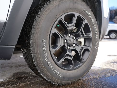 Used 2022 Jeep Cherokee Trailhawk w/ Premium Leather Package image 33