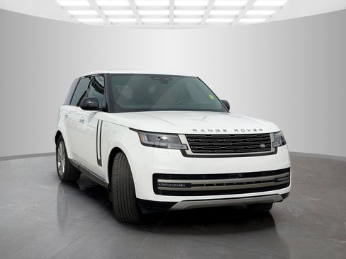 Used 2024 Land Rover Range Rover SE AWD/4WD image 3