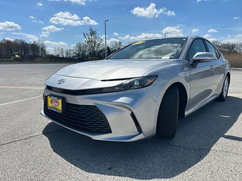 Used 2025 Toyota Camry LE FWD image 7