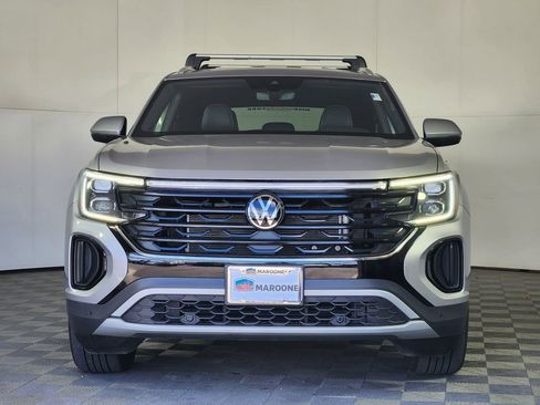 Used 2024 Volkswagen Atlas Cross Sport SE AWD/4WD image 2