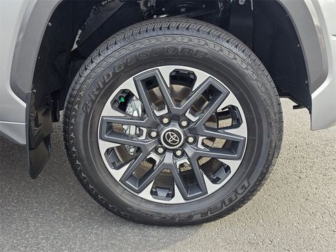 Used 2023 Toyota Tundra Limited image 9