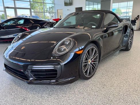 Used 2017 Porsche 911 4 Cabriolet AWD/4WD image 3