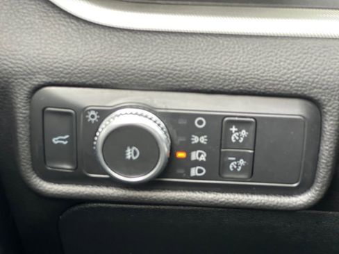 Used 2022 Ford Explorer XLT w/ Equipment Group 202A image 22