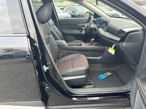 New 2026 Nissan Kicks SR image 13