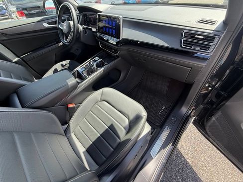 Used 2024 Volkswagen Atlas Cross Sport SEL R-Line AWD/4WD image 22