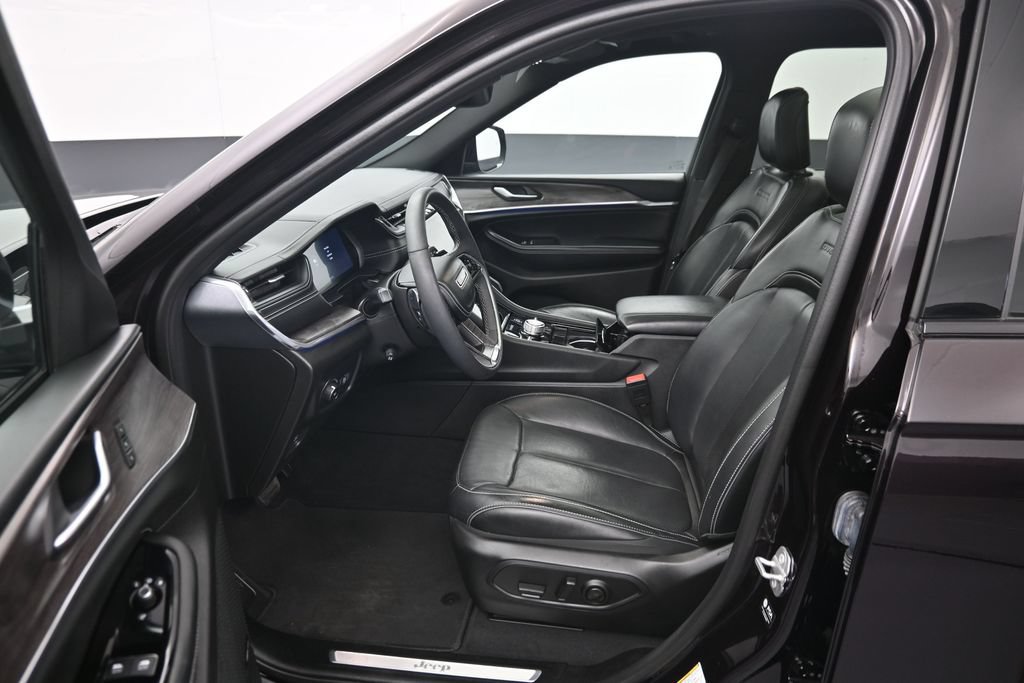 Used 2023 Jeep Grand Cherokee L Overland AWD/4WD image 9