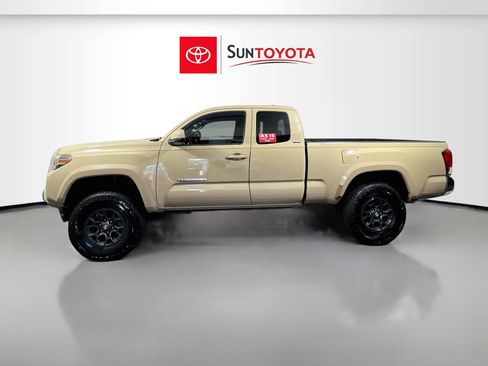 Used 2017 Toyota Tacoma SR5 w/ Tow Package AWD/4WD image 7