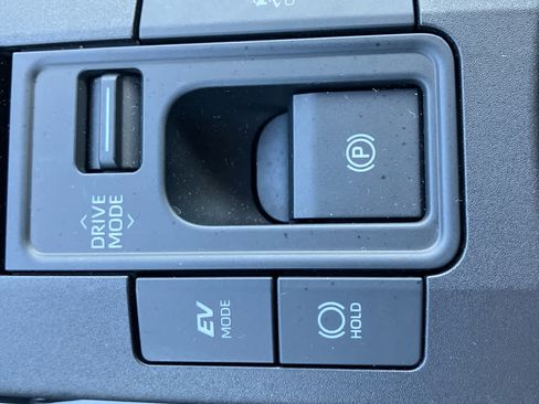 Used 2026 Toyota Prius LE FWD image 27