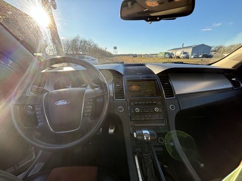 Used 2010 Ford Taurus SHO image 14