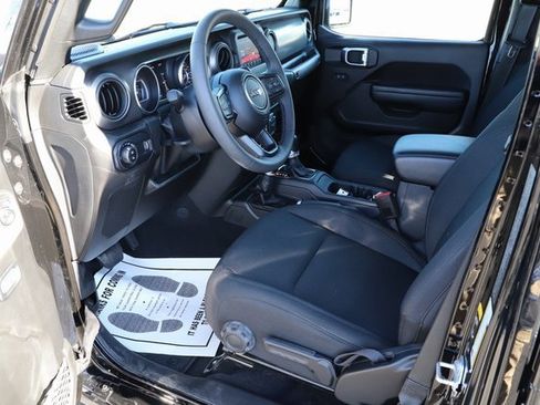 Used 2023 Jeep Gladiator Sport image 11