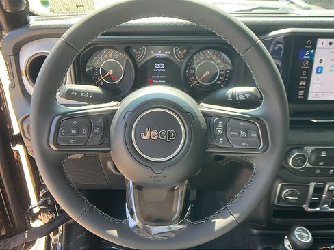 New 2025 Jeep Gladiator Sport image 22