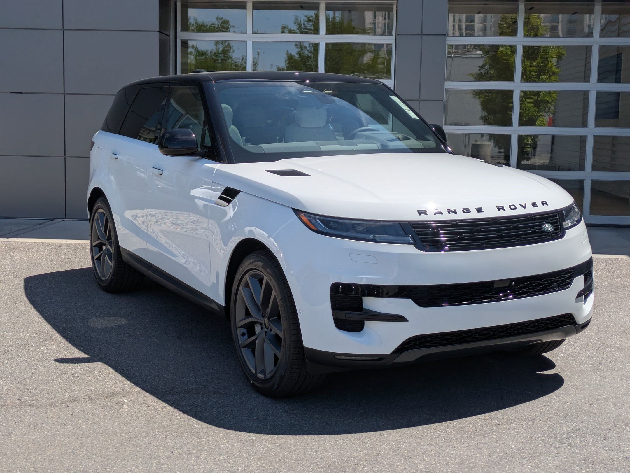 New 2026 Land Rover Range Rover Sport SE AWD/4WD image 3