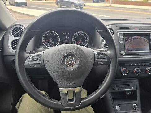 Used 2018 Volkswagen Tiguan Limited w/ Premium Package AWD/4WD image 22