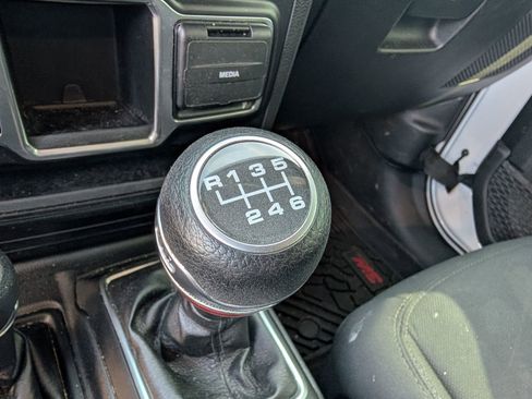 Used 2022 Jeep Gladiator Sport image 8