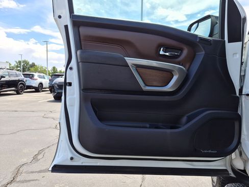 Used 2018 Nissan Titan Platinum Reserve w/ Platinum Utility Package AWD/4WD image 14