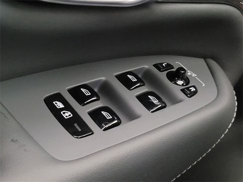 Certified 2024 Volvo XC90 B6 Ultimate w/ Lounge Package image 39