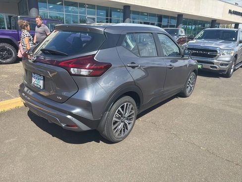 Used 2022 Nissan Kicks SV image 4