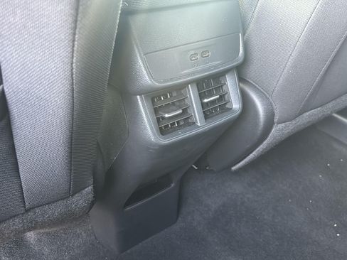 Used 2026 Chevrolet Equinox LT FWD image 9