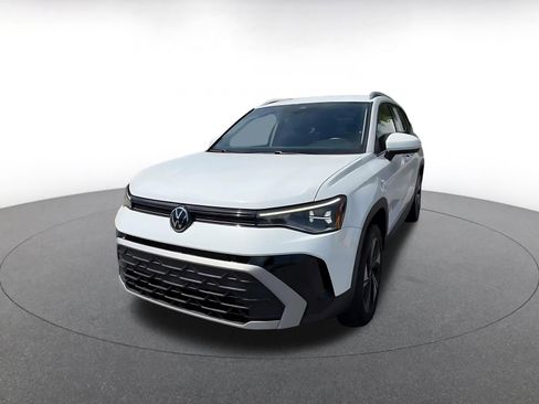 Used 2025 Volkswagen Taos SE AWD/4WD image 7