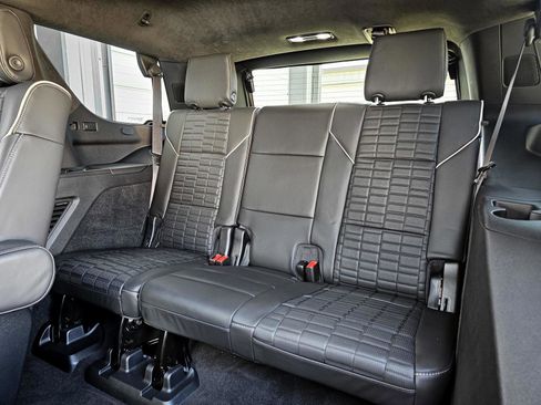 Used 2022 Cadillac Escalade Sport Platinum w/ LPO, ONYX Package AWD/4WD image 7