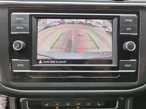 Used 2022 Volkswagen Tiguan S FWD image 17