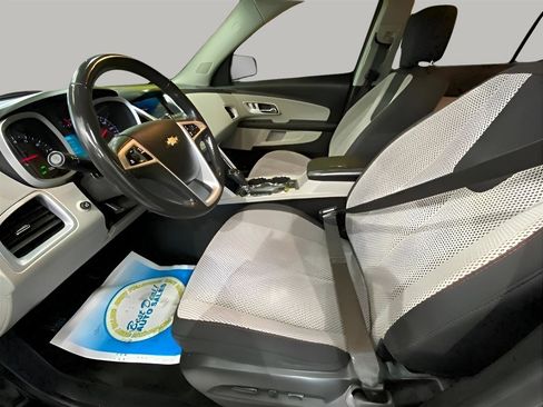 Used 2017 Chevrolet Equinox LT w/ Convenience Package image 10