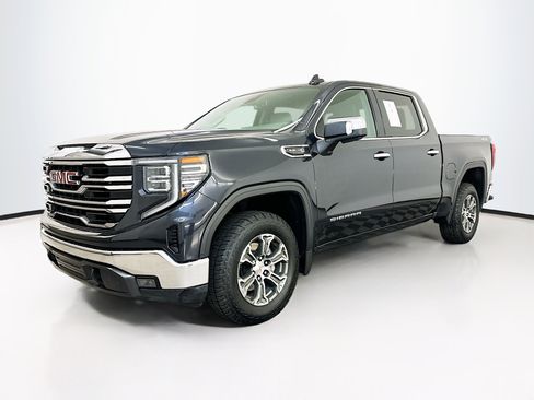 Used 2025 GMC Sierra 1500 SLT image 3