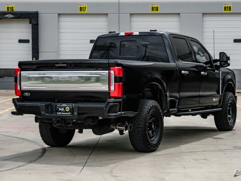 Used 2024 Ford F350 Platinum w/ Tremor Off-Road Package AWD/4WD image 17